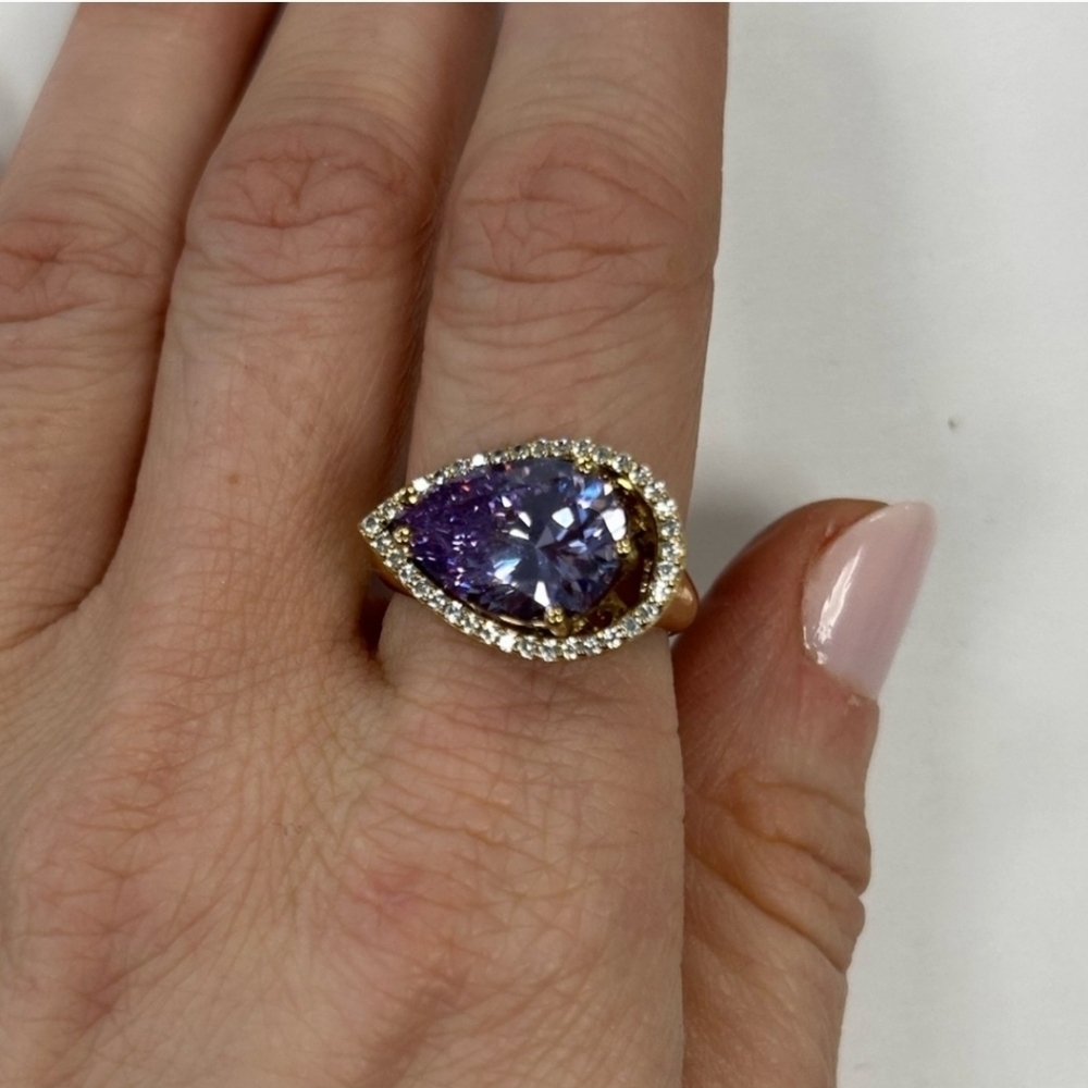 💜▪️Suzy Levian ▪️Yellow Sterling Silver Purple Pearshape CZ Ring Size 7.5 - Picture 7 of 7